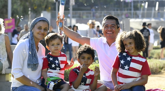 family celebrating july the 4th