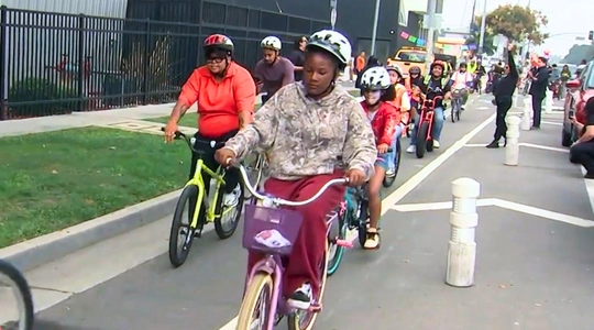 Video thumbnail: 21 Miles, Zero Cars: The Future of Your LA Commute