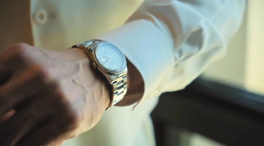 Video thumbnail: How to Protect Yourself During Holiday Shopping and Celebrations